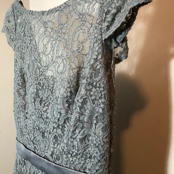 Size 6 Belsoie Grey Lace Short Sleeve Dress - Picture 2 of 14
